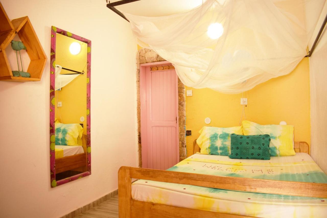 Hotel Mimosa Airport Тубаб Диалау Екстериор снимка